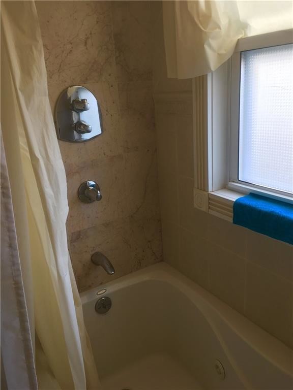 Foto del edificio - 561 Wayland Ave