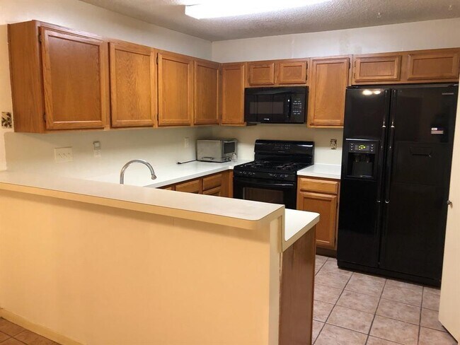 Foto del edificio - 15915 Oak Mountain Dr