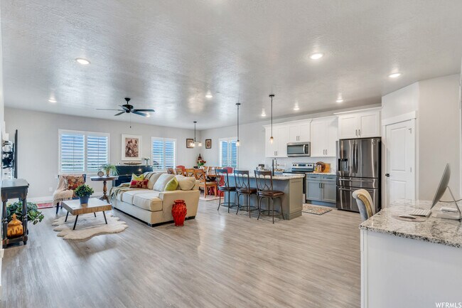 Building Photo - 3528 Willy Wy