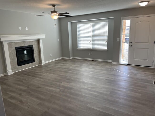 Foto del edificio - 709 Poplar Cir