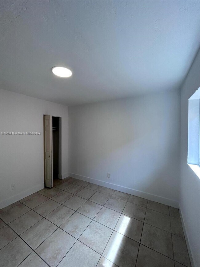 Foto del edificio - 1128 NW 76th St