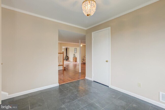 Building Photo - 8414 W Boulevard Dr