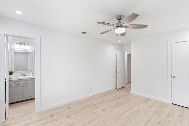 Building Photo - 7811 Croftwood Dr