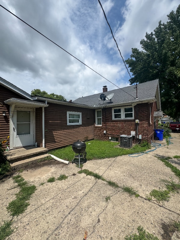 Building Photo - 1453 E Clay St