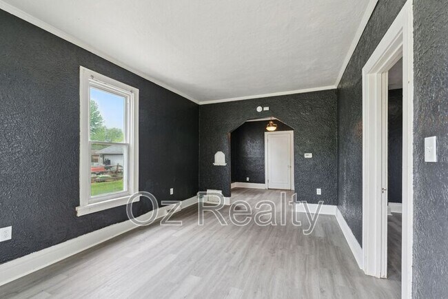 Building Photo - 1310 Almon Ave