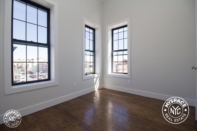 Foto del edificio - 854 Rogers Ave