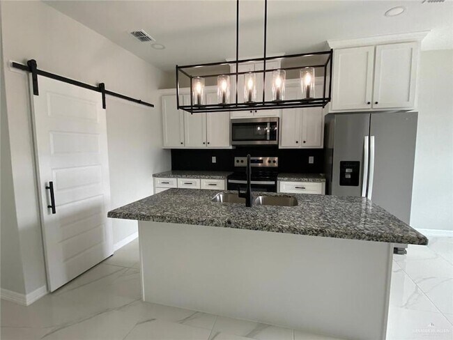 Foto del edificio - 5518 N Crown Point