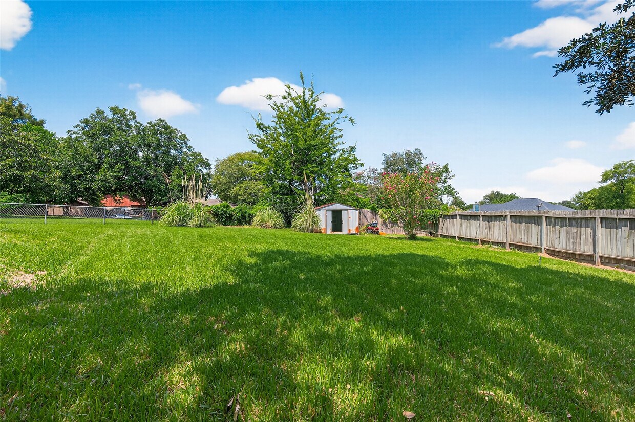 Primary Photo - 319 Fantasy Ln