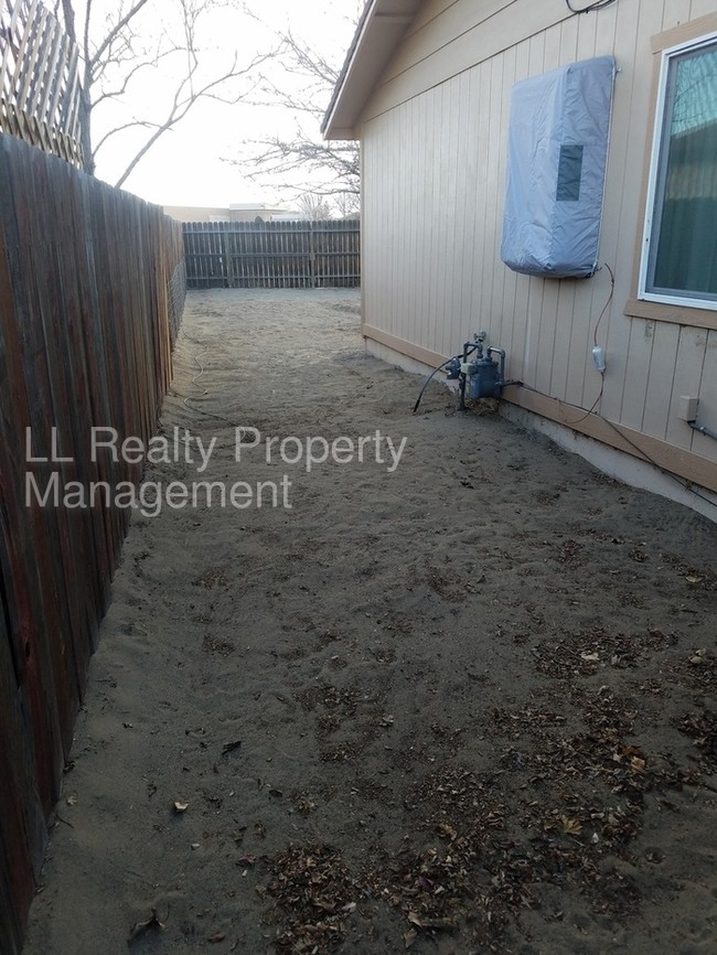 Building Photo - Cute Duplex!