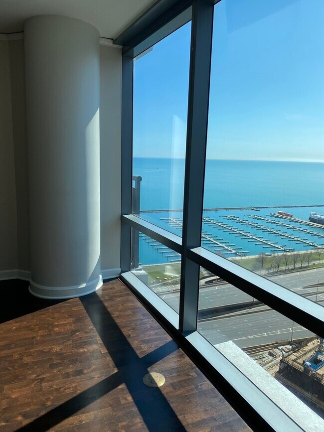 Foto del edificio - 450 E Waterside Dr