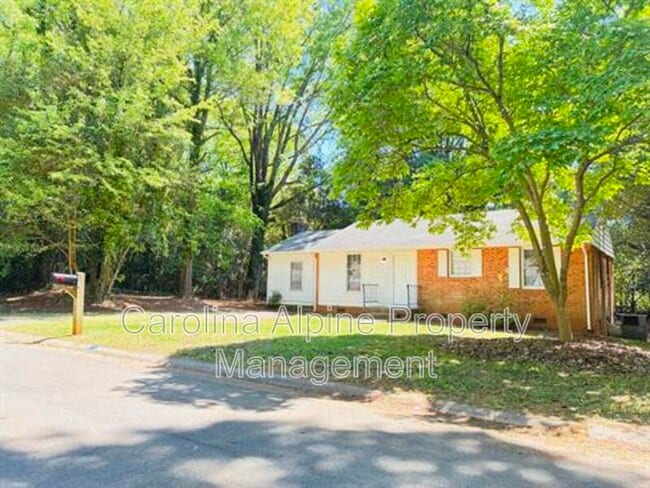 Building Photo - 5015 Grapevine Dr