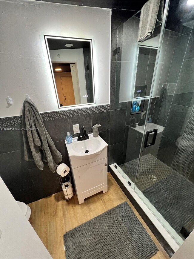 Building Photo - 1337 NE 3rd Ave