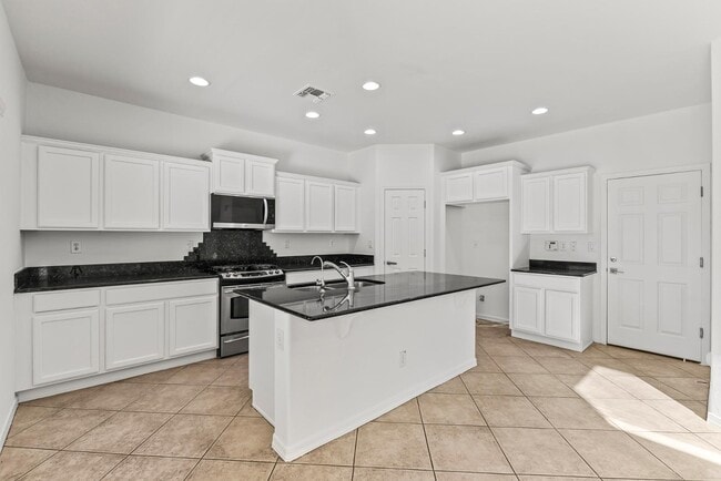 Building Photo - 2535 W Lucia Dr