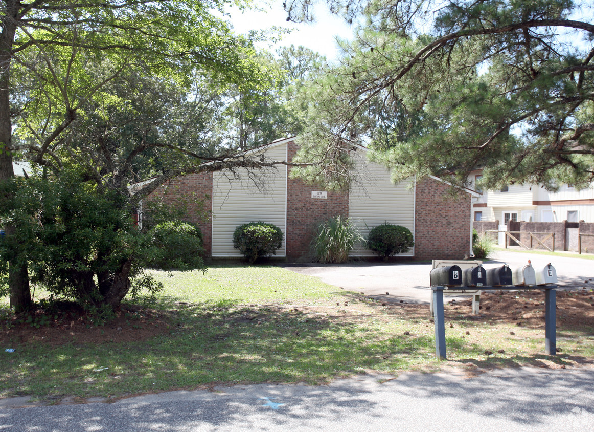 Building Photo - The Mirandi Apartments
