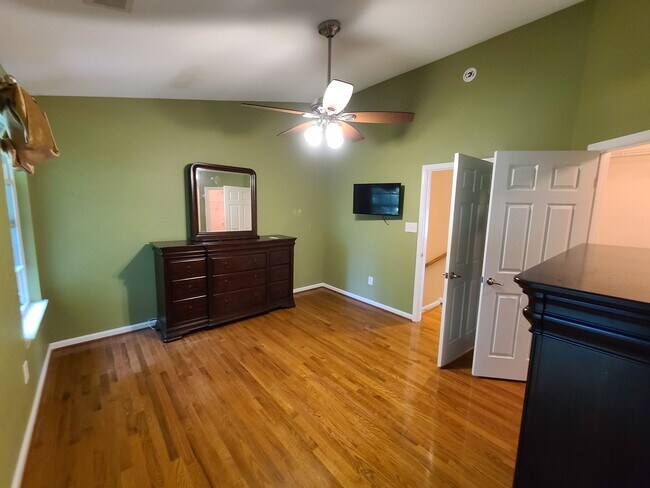 primary bedroom (furniture and TV included) - 832 Rock Creek Rd