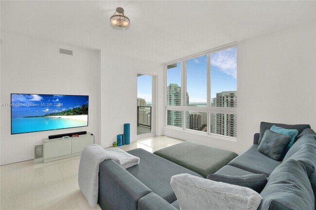 Building Photo - 300 S Biscayne Blvd