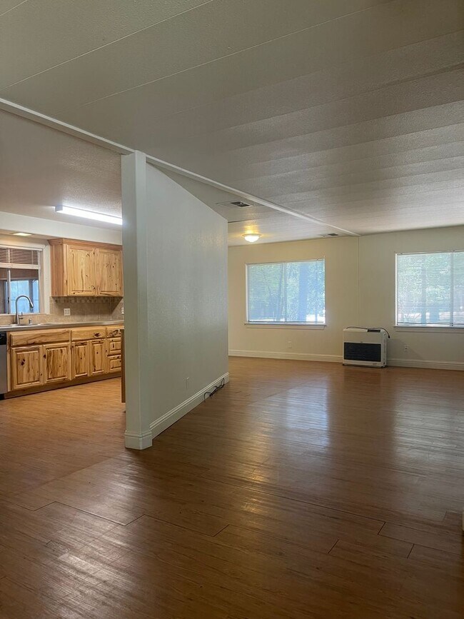 Foto del edificio - SHASTA FOREST VILLAGE / MANUFACTURED 2 BED 2 BATH HOME IN SHINGLETOWN