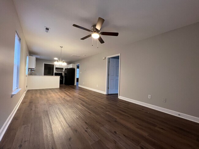 Building Photo - 2013 Grandhaven Dr