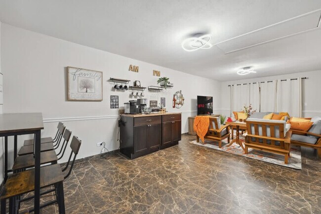 Building Photo - 720 Kemah Ln