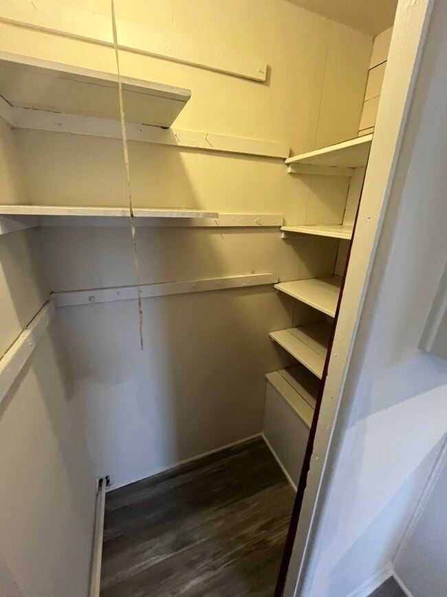 Building Photo - 602 E Maple St