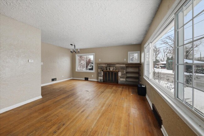 Foto del edificio - 2105 Lakeview Ave