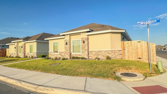 Building Photo - 804 N Woodson Ave