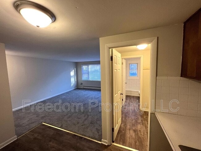 Building Photo - 353 Main St