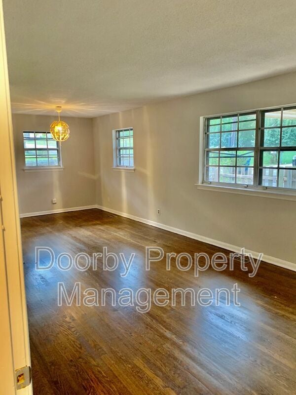 Foto del edificio - 303 Ridgeway Dr