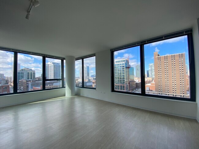 Foto del edificio - 222 W Superior St