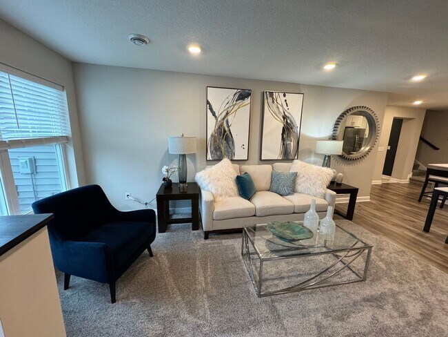 Building Photo - 3BD/ 2BA Townhome in Rosemount Available!