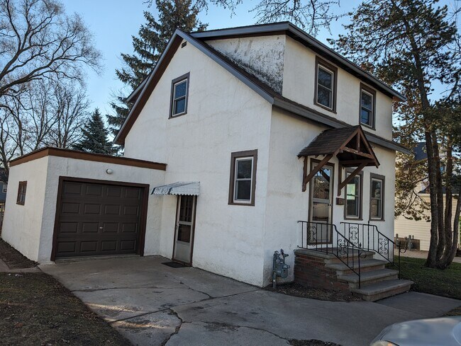 Front - 520 N Henry St