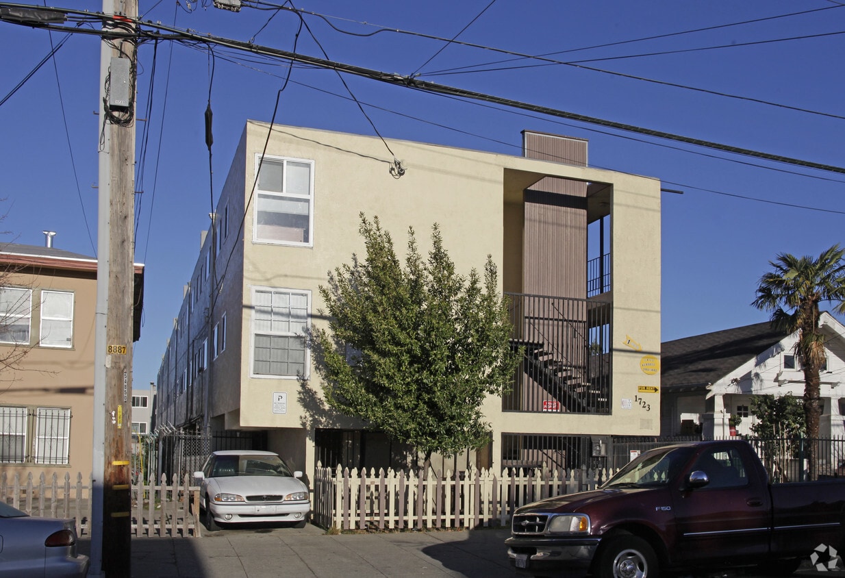 Building Photo - 1723 28th Ave