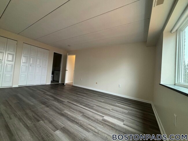 Foto del edificio - 51 Hill Rd