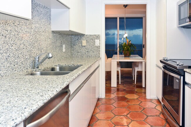 Building Photo - 5510 N Ocean Dr