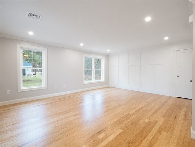 Building Photo - 5 Barracks Rd