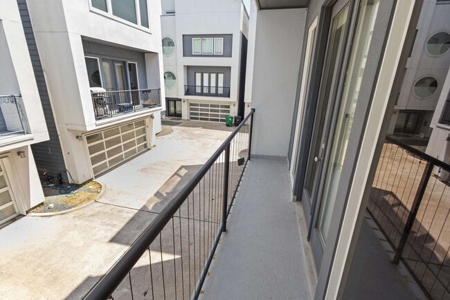 Building Photo - 2025 Colquitt St