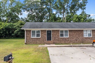 Building Photo - 14 Coats Cir