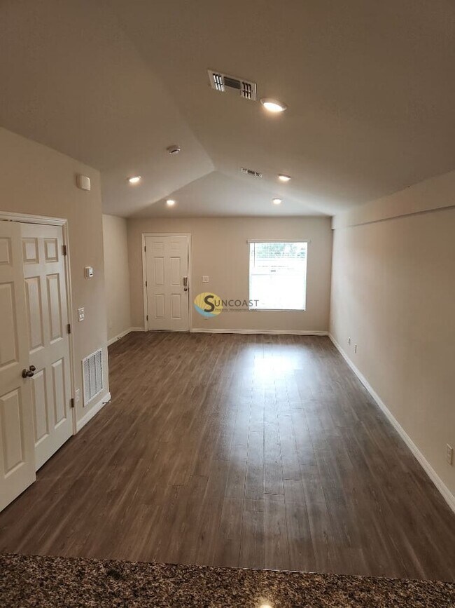 Building Photo - APPLY TODAY