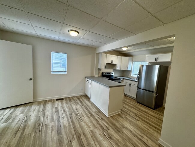 Building Photo - 907 E Taylor St