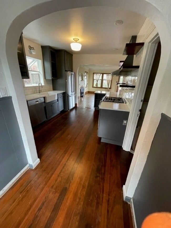 Building Photo - Beautifully Remodeled Craftsman House on B...