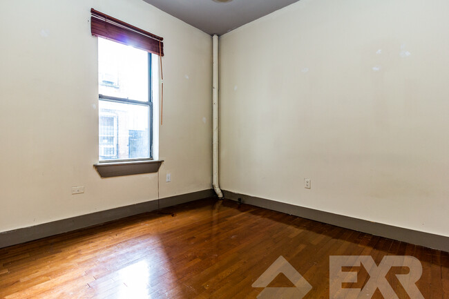 Foto del edificio - 705 St Marks Ave
