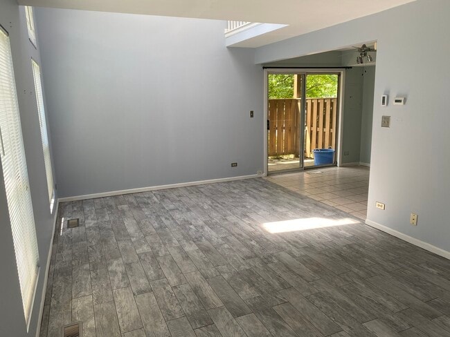 Building Photo - 3S121 Timber Dr