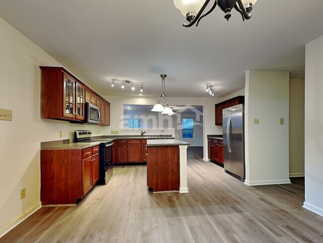 Building Photo - 13828 Lawrence Farm Ln