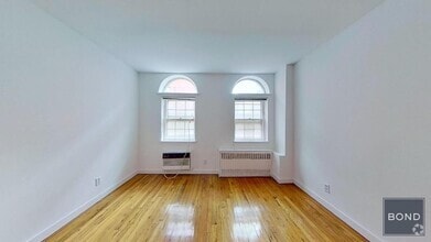 Building Photo - 402 E 83rd St