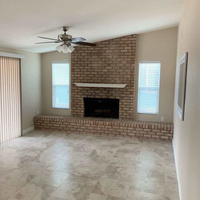 Building Photo - 7342 E Ed Rice Ave