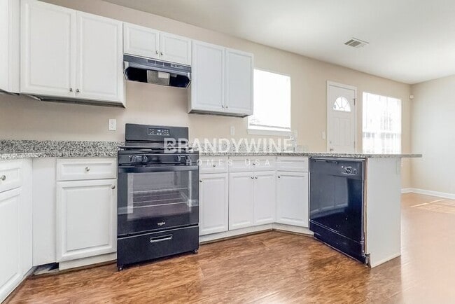 Building Photo - 6065 Flagstaf Walk
