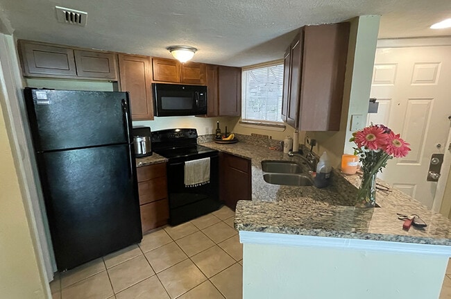 Foto del edificio - 1964 Lake Atriums Cir