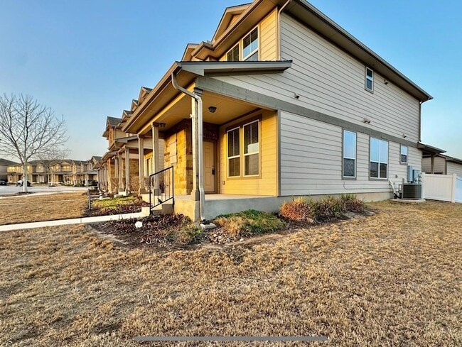Building Photo - 417 Katmai Cir
