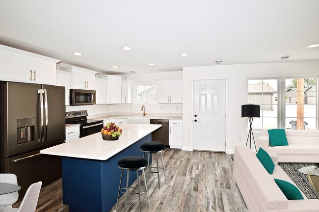 Foto del edificio - Brand-New Home Located in Heart River Villas @ Lakewood! Lakewood's Newest Community!