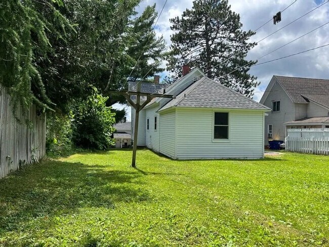 Building Photo - 808 W Grand Ave